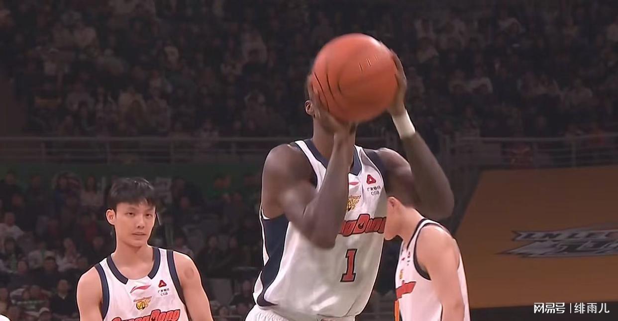 乐鱼体育-朱芳雨赌对了！广东“新王炸”确认到位，这可是杜锋的争冠法宝！