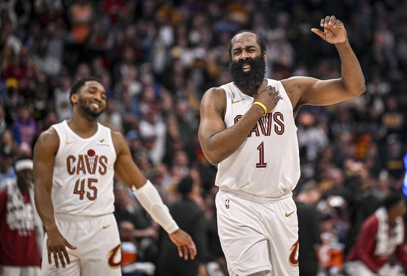 乐鱼体育下载-审判之投2.0！哈登连续两场用关键球说话 双枪54分17助这才第二场