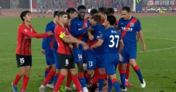 沪上德比不缺火爆元素 奥斯卡4助攻+被掌掴+红牌