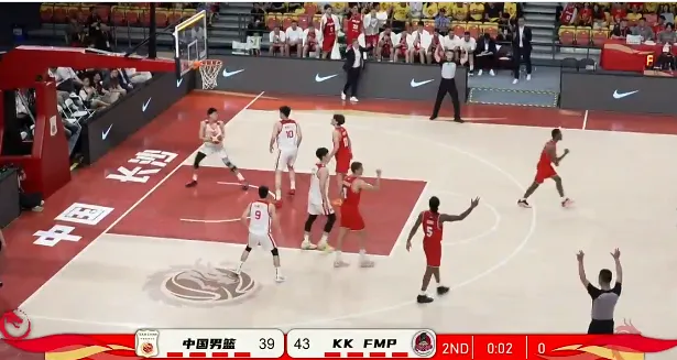 乐鱼体育-男篮热身赛:王俊杰8分&徐昕8分,中国男篮半场39-46落后